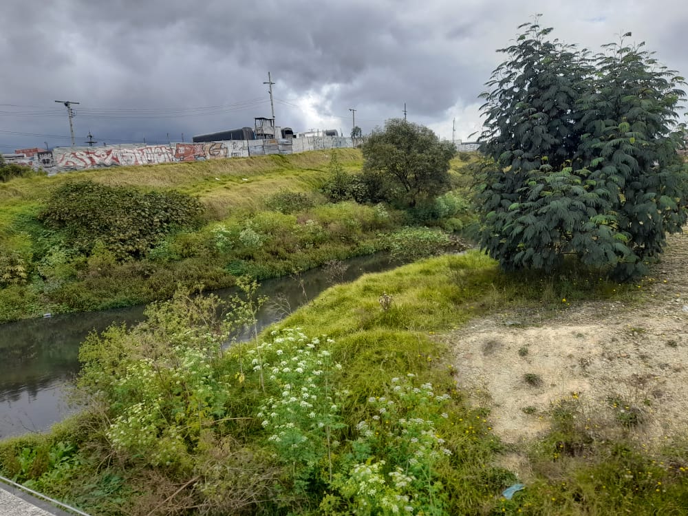 El río Tunjuelito, una víctima de la contaminación sistemática en Bogotá.